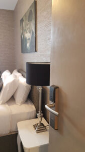 Elektroniczny zamek hotelowy Omnitec — widok na mechanizm z kartą RFID i panelem klawiatury