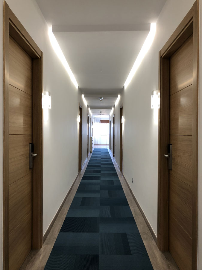 Systemy kontroli dostępu Omnitec — pełna gama nowoczesnych zamków hotelowych dla obiektów każdej wielkości